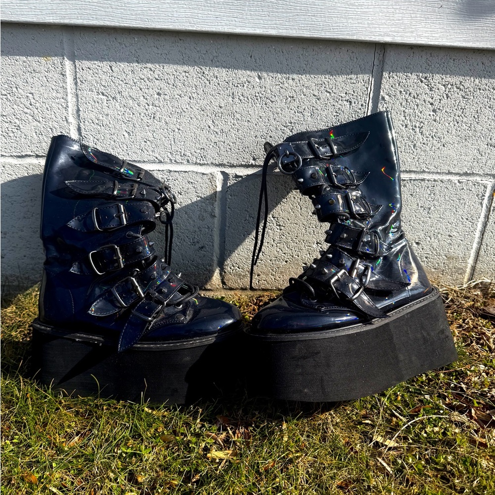 DEMONIA HOLO PLATFORMS